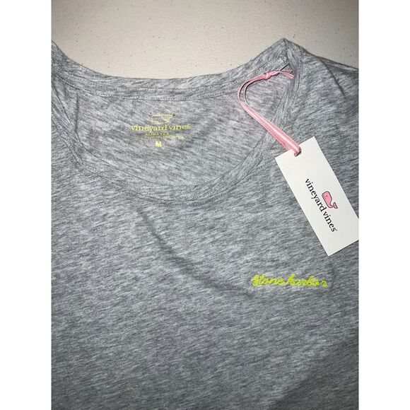 Vineyard Vines Pop Stitch Tee Stone Harbor Medium NWT - Picture 4 of 4